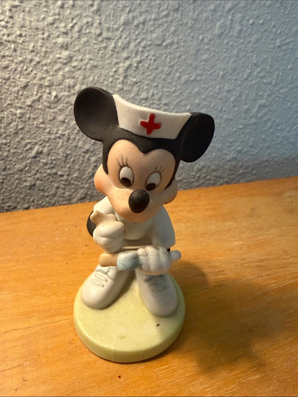 DISNEY Minnie Mouse Nurse Figurine